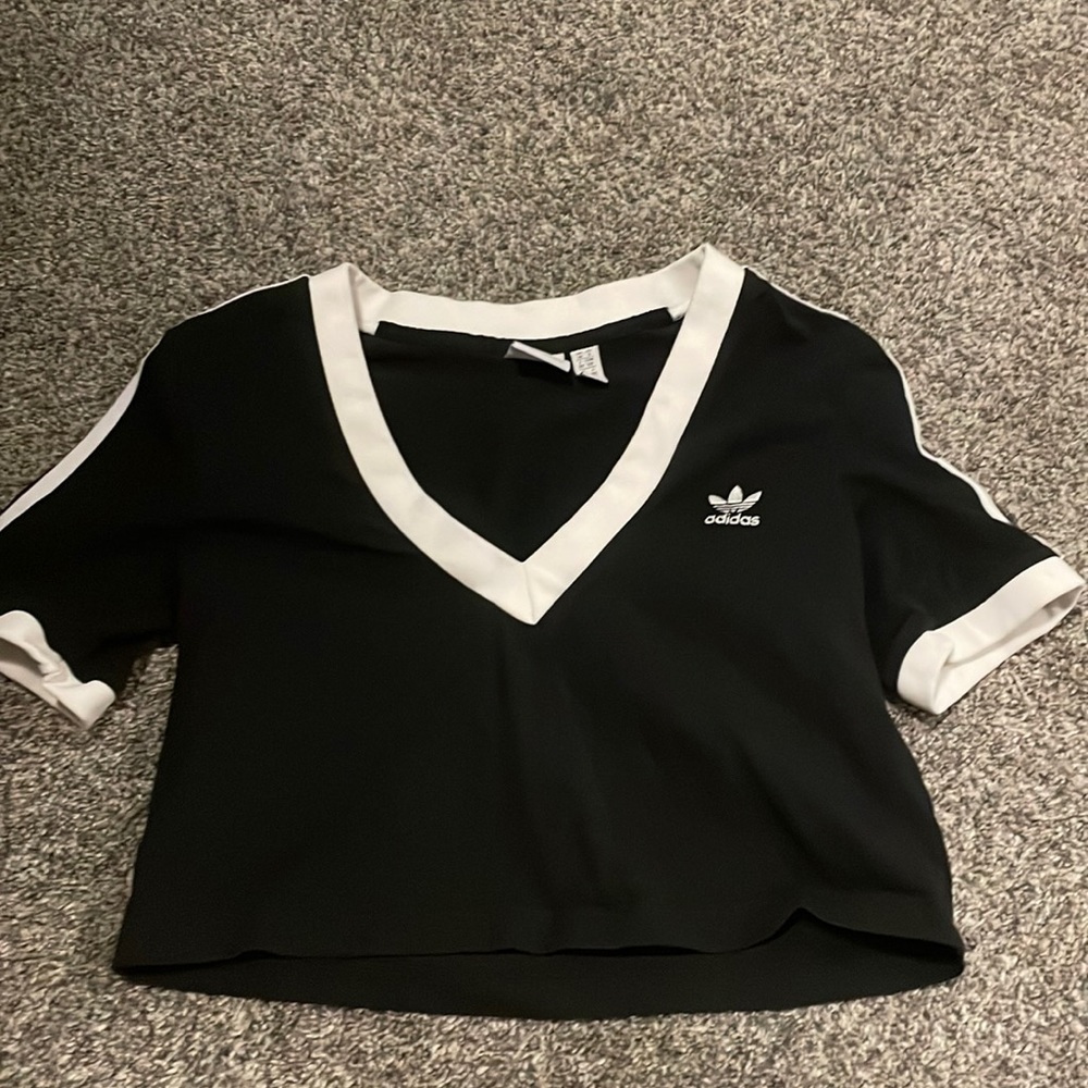 Black cropped adidas T